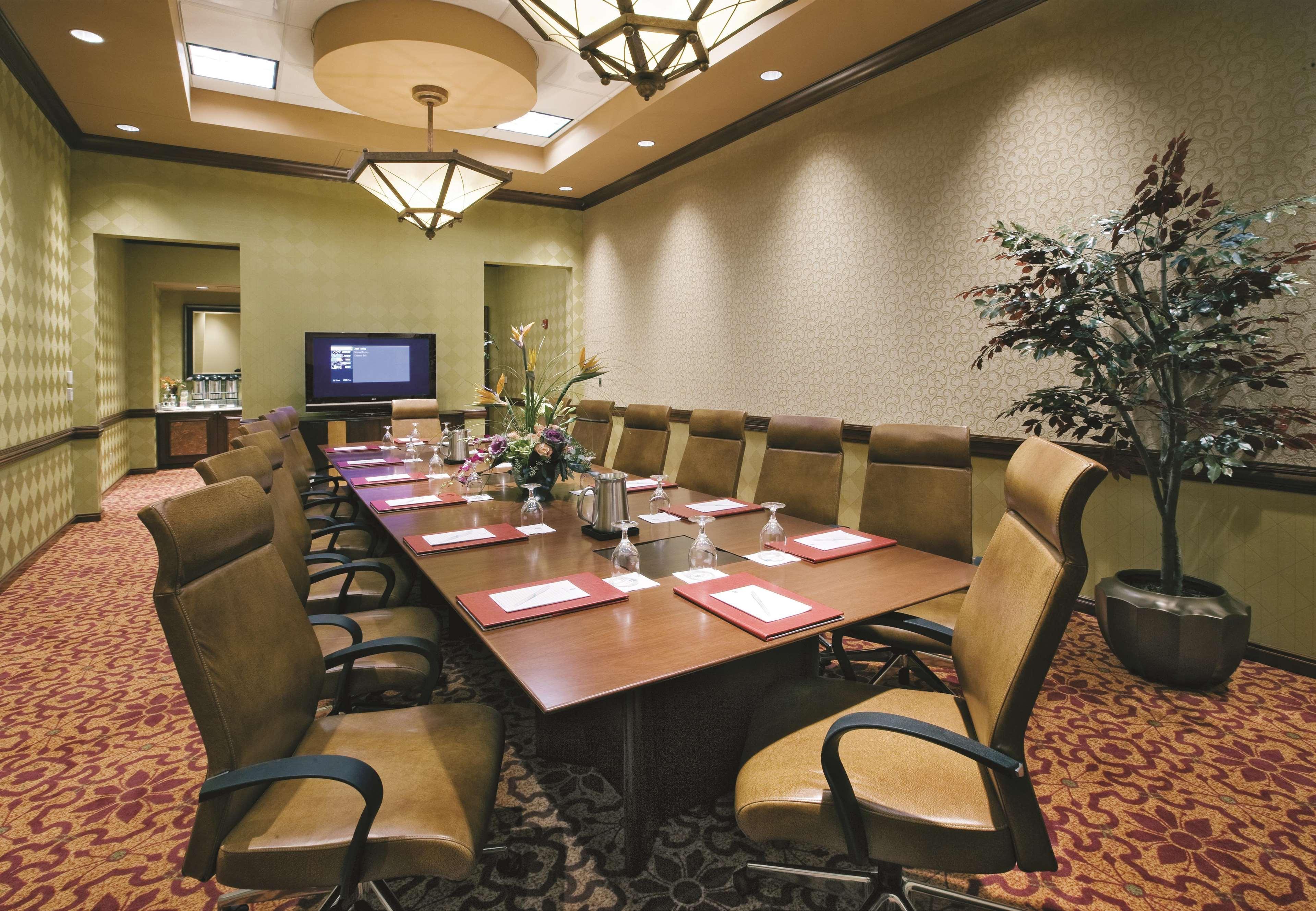 Embassy Suites By Hilton Norman Hotel & Conference Center Exteriör bild
