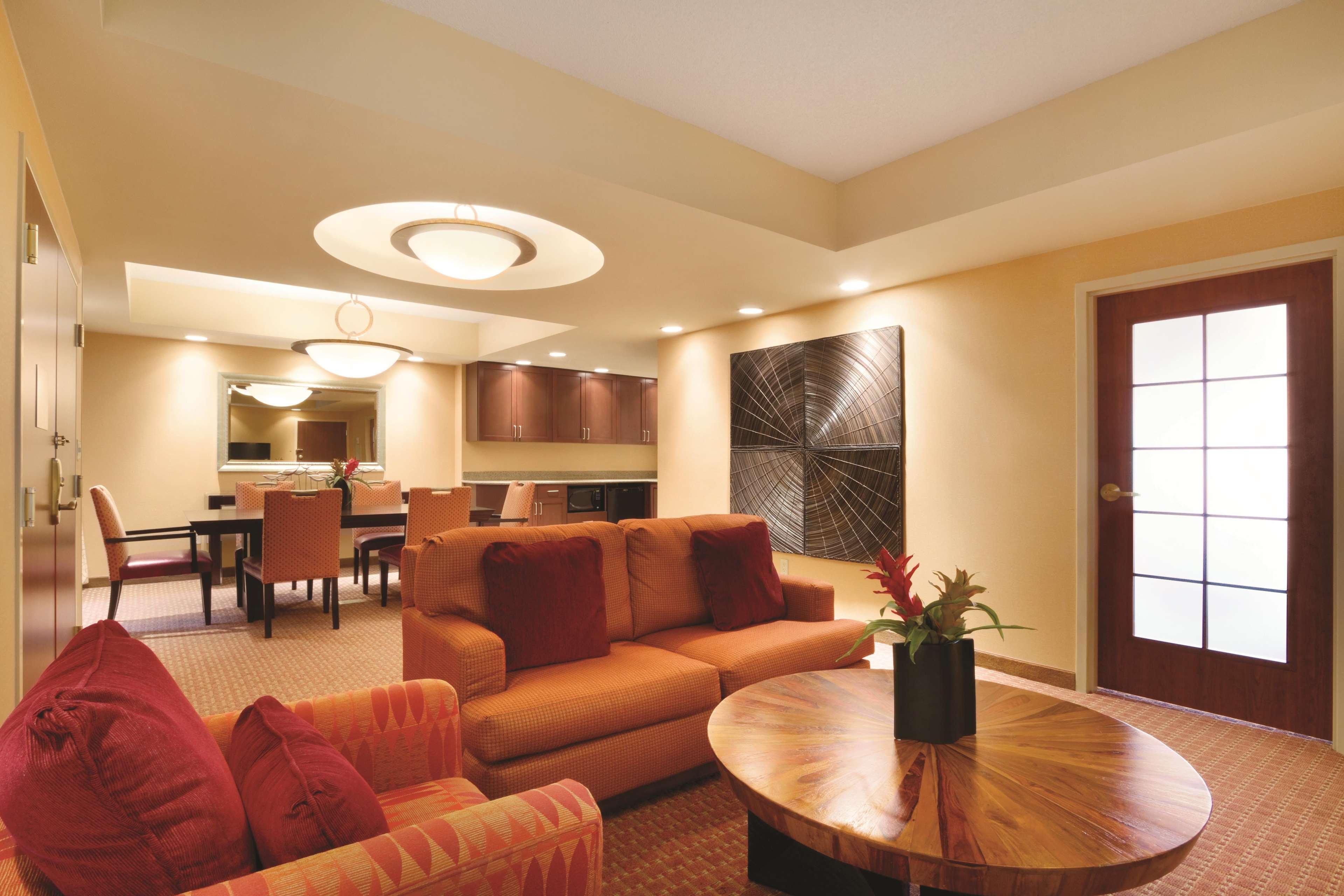Embassy Suites By Hilton Norman Hotel & Conference Center Rum bild