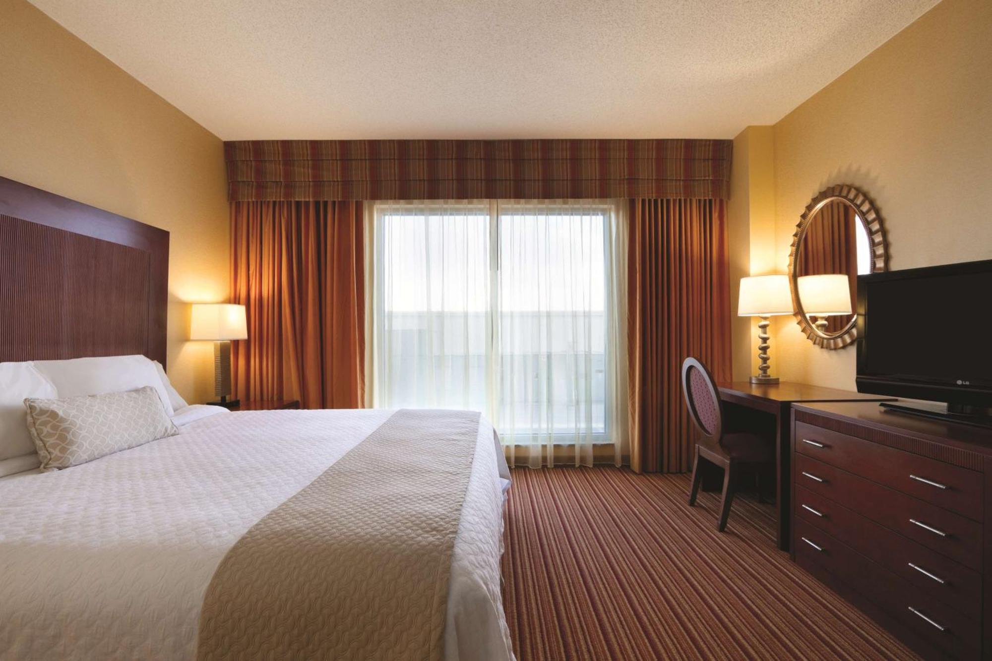 Embassy Suites By Hilton Norman Hotel & Conference Center Exteriör bild