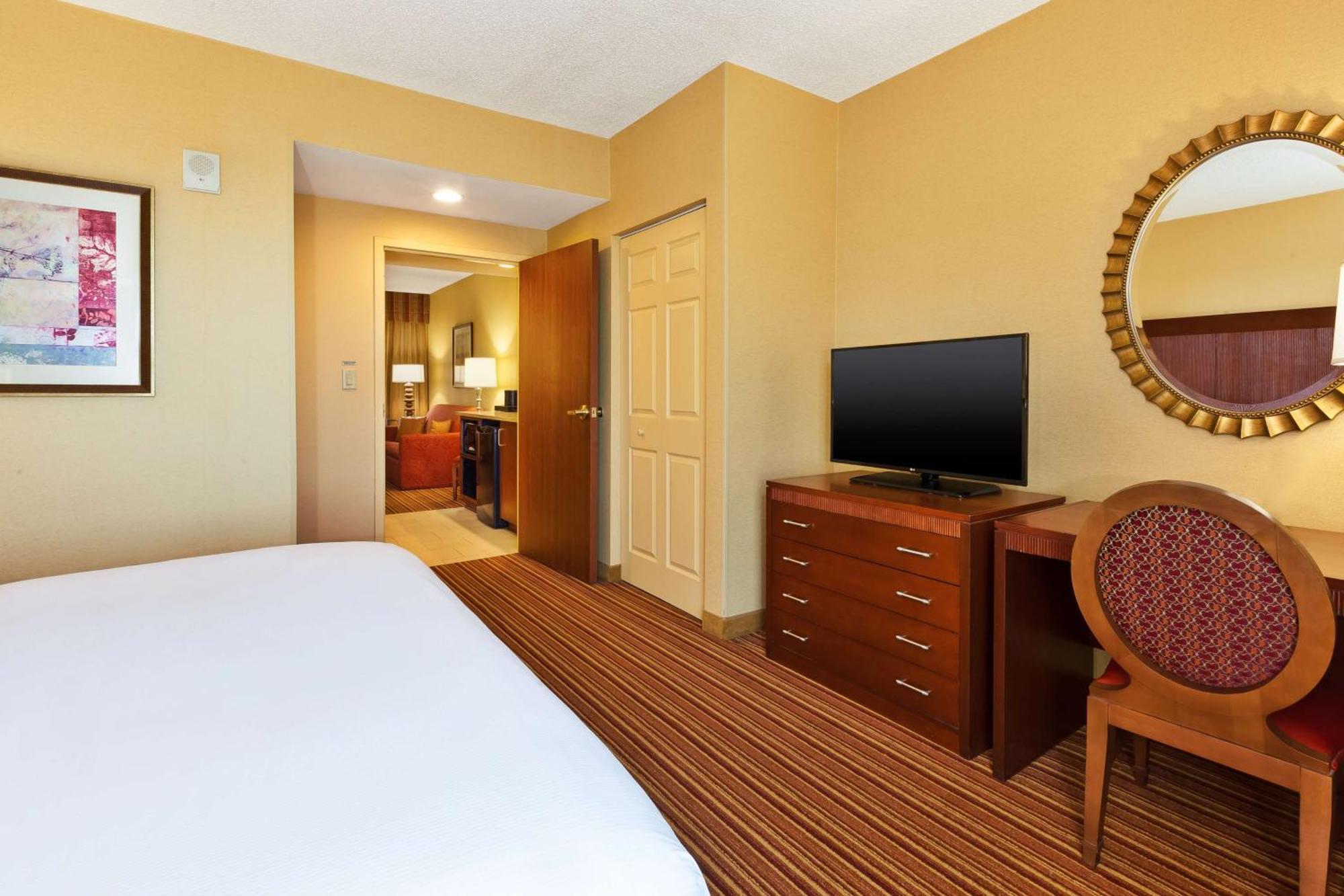 Embassy Suites By Hilton Norman Hotel & Conference Center Exteriör bild