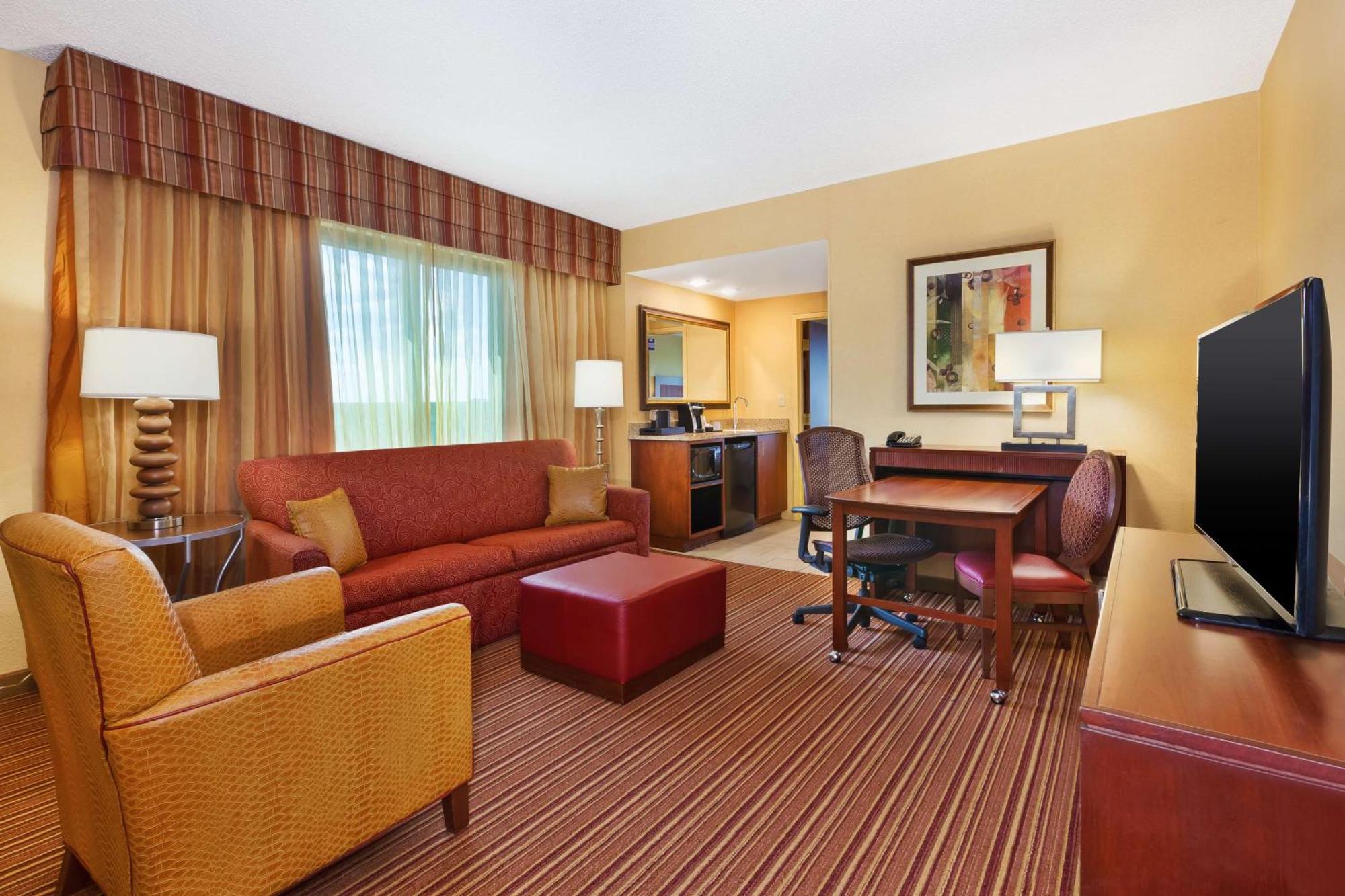 Embassy Suites By Hilton Norman Hotel & Conference Center Exteriör bild