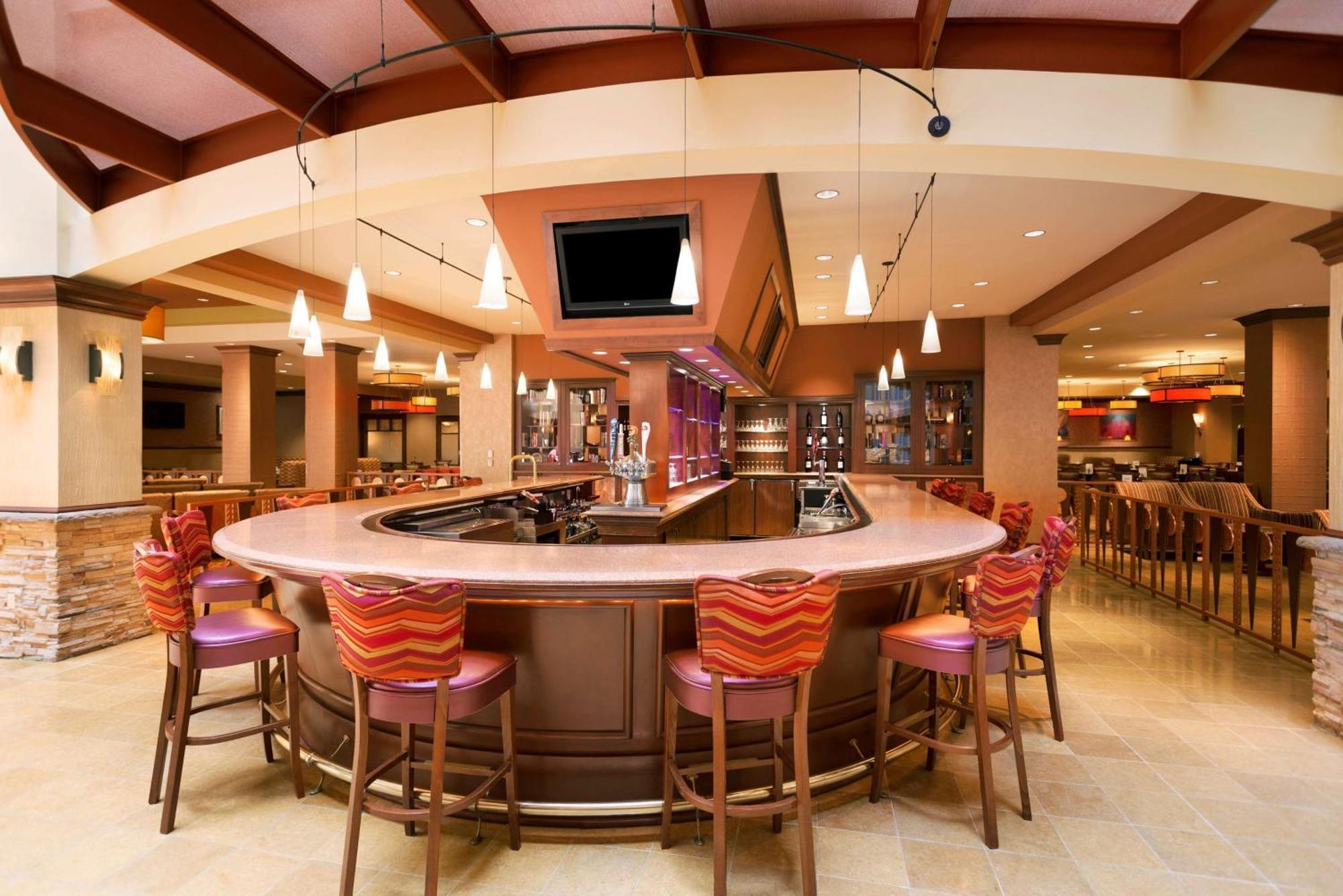 Embassy Suites By Hilton Norman Hotel & Conference Center Exteriör bild
