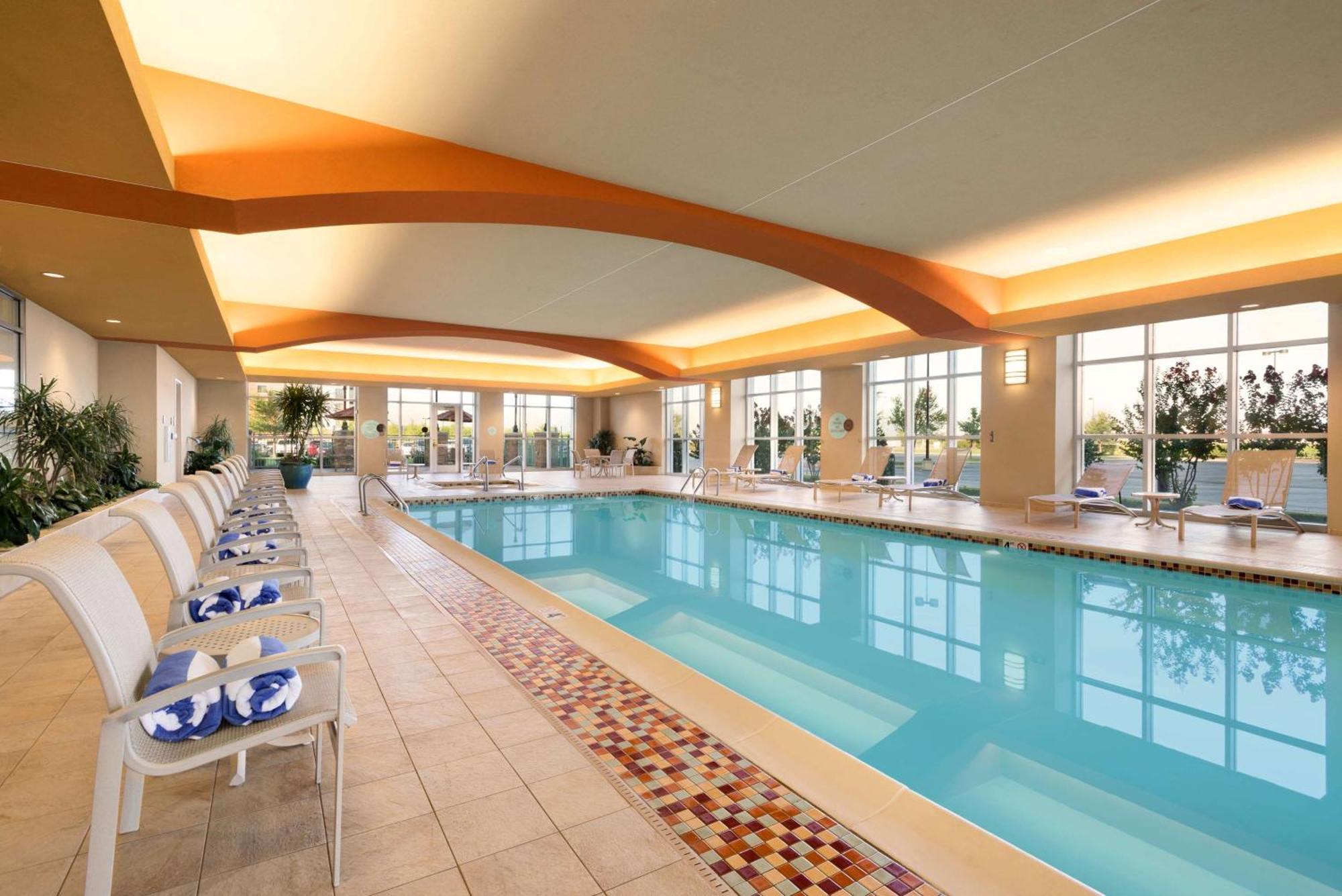 Embassy Suites By Hilton Norman Hotel & Conference Center Exteriör bild